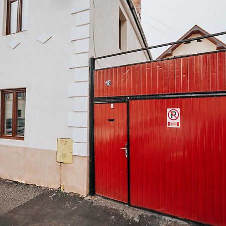 Authentic Old Town Retreat Apartment Sibiu Luaran gambar