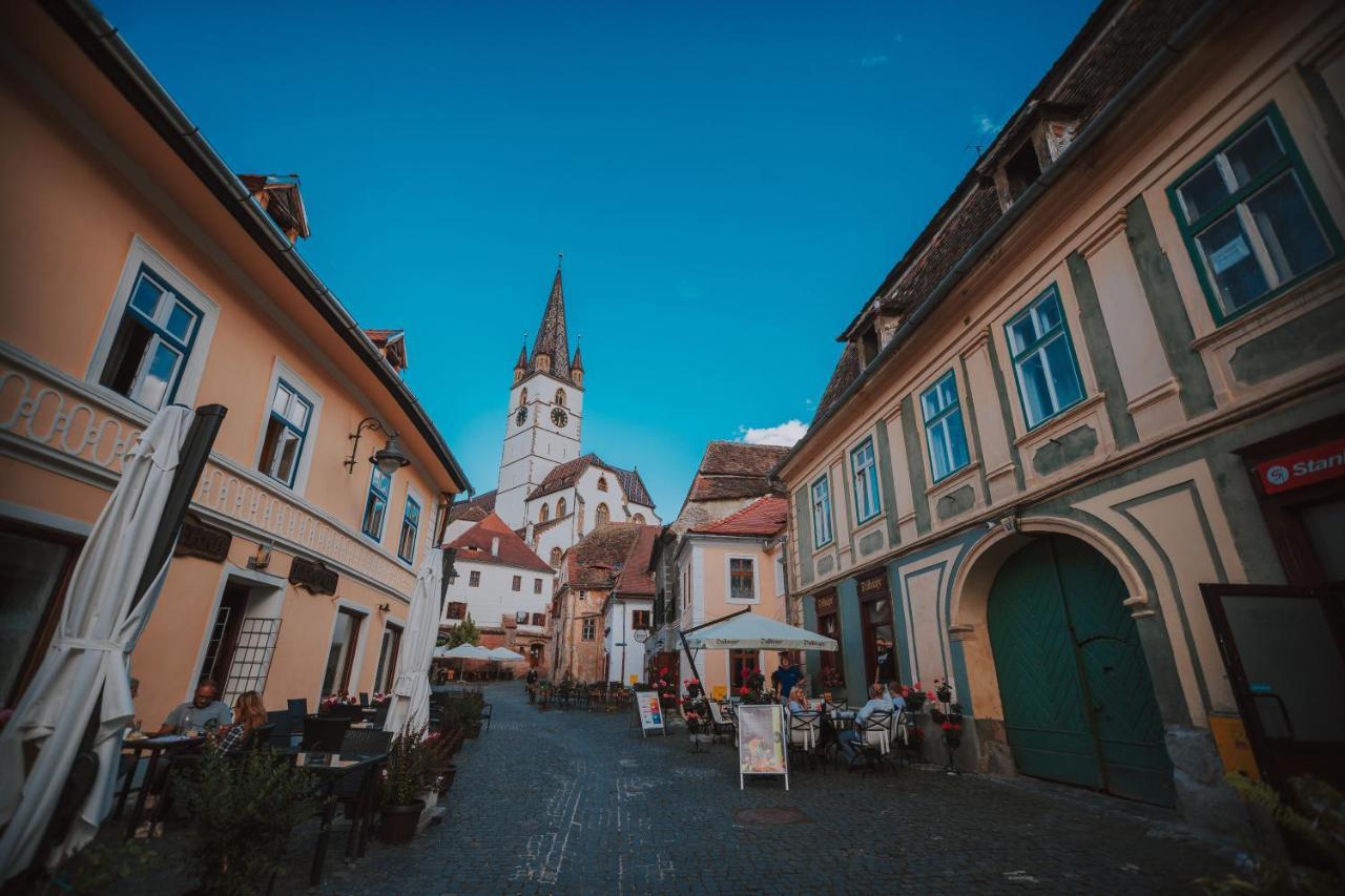 Authentic Old Town Retreat Apartment Sibiu Luaran gambar