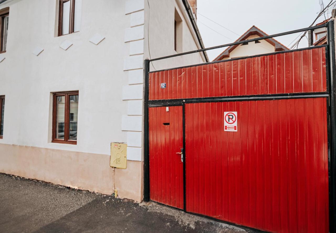 Authentic Old Town Retreat Apartment Sibiu Luaran gambar